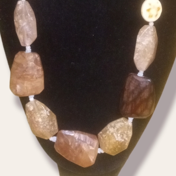 STATEMENT NECKLACE - Picture 2 of 3